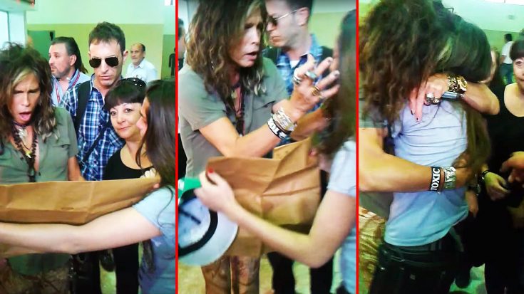 STEVEN TYLER CONFORTA FÃ DESESPERADA STEVEN TYLER CONFORTA FÃ DESESPERADA
