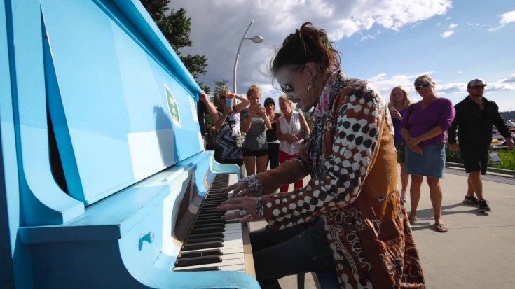 Steven Tyler Plays Piano In Kelowna | Society Of Rock Videos