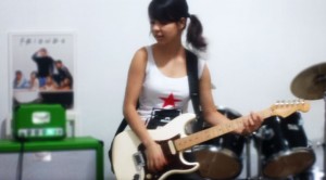 AC/DC – Back in Black (Juliana Vieira Cover + SOLO)