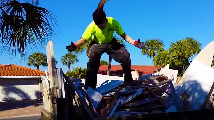 Video Evidence: This Construction Worker Might Be More Metal Than You | Society Of Rock Videos