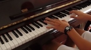 His Fingers Move So Fast In This “Livin’ On A Prayer” Acoustic Piano Cover, It’s Beautiful