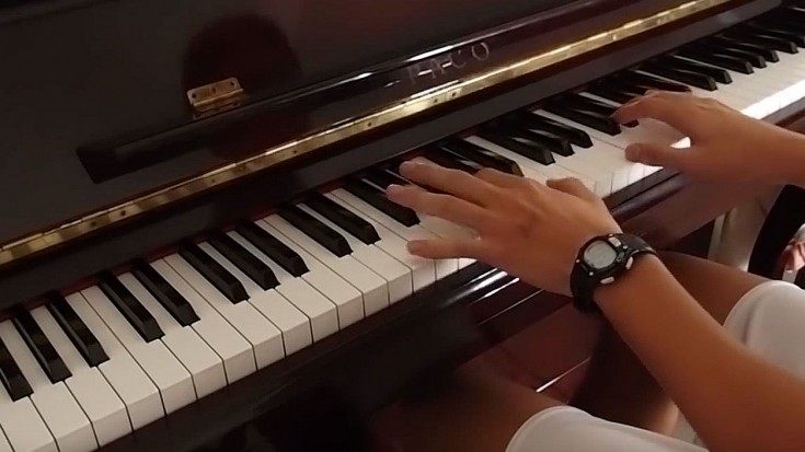 His Fingers Move So Fast In This “Livin’ On A Prayer” Acoustic Piano Cover, It’s Beautiful | Society Of Rock Videos