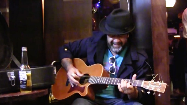 Man Destroys Blues At Bar, His Fingers Are Like Lightning! | Society Of Rock Videos