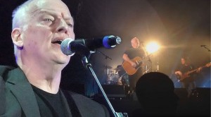 David Gilmour Crashes Concert, Starts Playing “Wish You Were Here”
