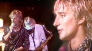 Rod Stewart Brings Disco To Japan With “Da Ya Think I’m Sexy” In 1981