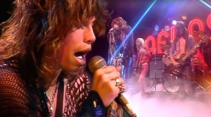 Hear 26-Year-Old Steven Tyler’s NATURAL Voice In 1974 “Dream On” Performance