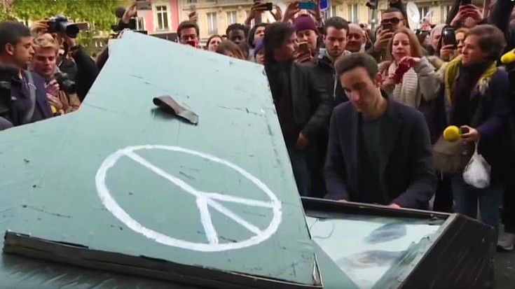 Man Plays “Imagine” Outside Paris Attack Site – And It’ll Move You To Tears | Society Of Rock Videos