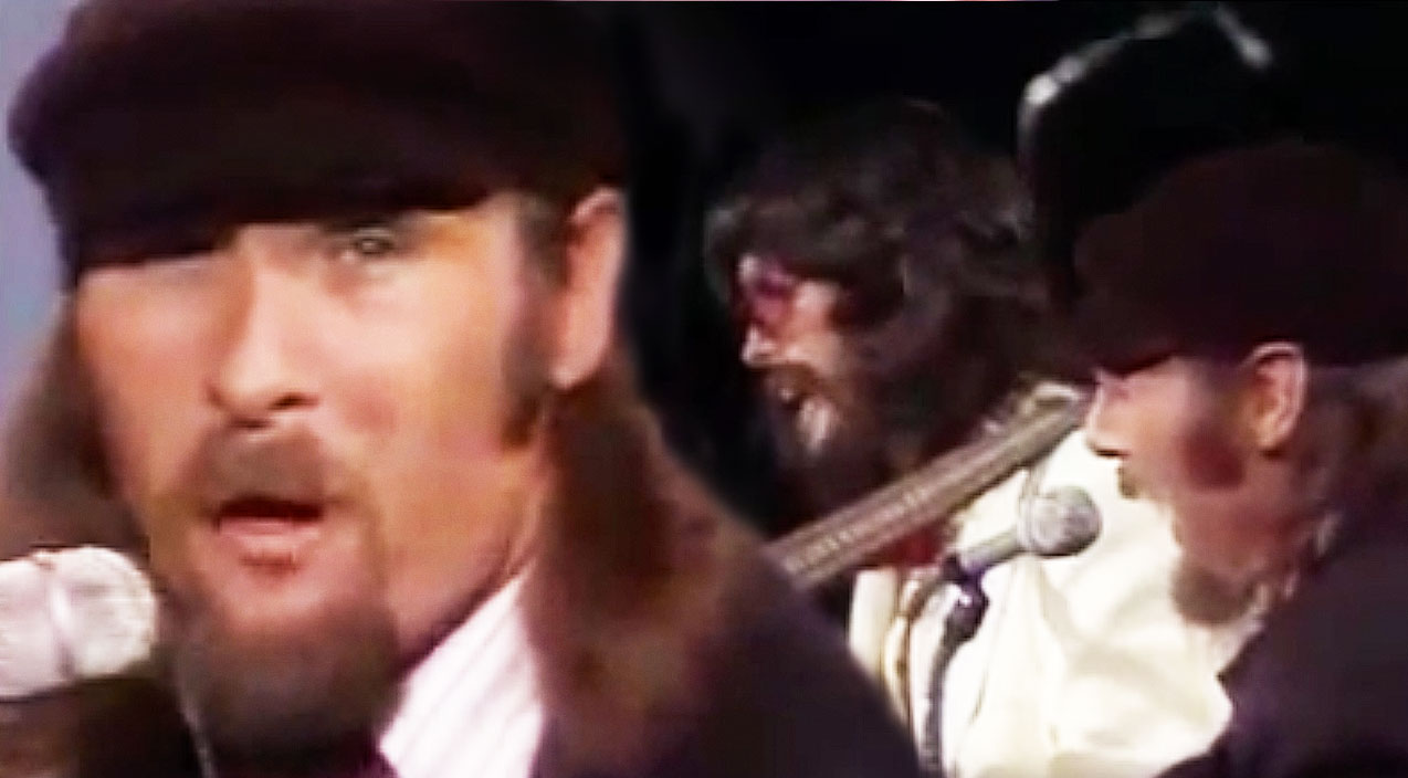 Seals & Crofts' "Diamond Girl" '73 Performance Makes The Crowd Go WILD