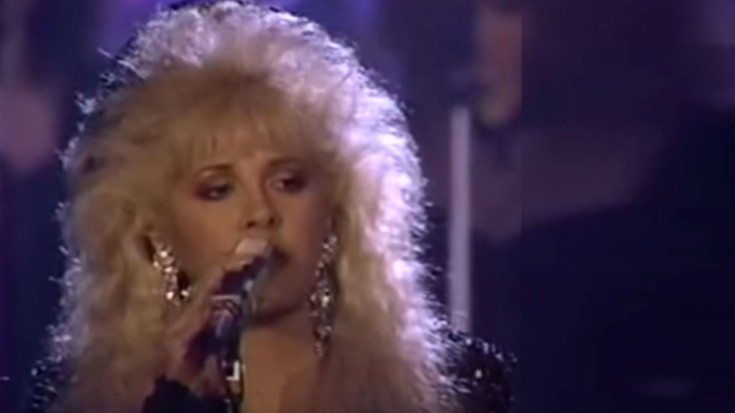 Stevie Nicks Sings “Silent Night” Like An Angel– Will Make You Smile | Society Of Rock Videos