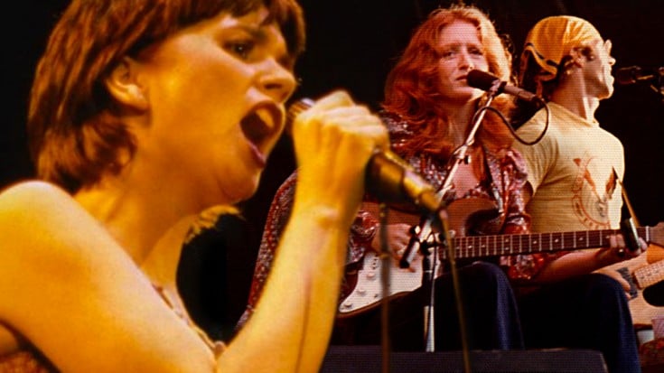 Linda Ronstadt + Bonnie Raitt’s ‘I’m Blowin’ Away’ Duet Is Absolutely Incredible | Society Of Rock Videos