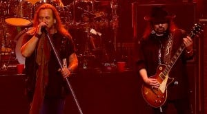 Lynyrd Skynyrd Stun With Emotionally Charged “Simple Man”