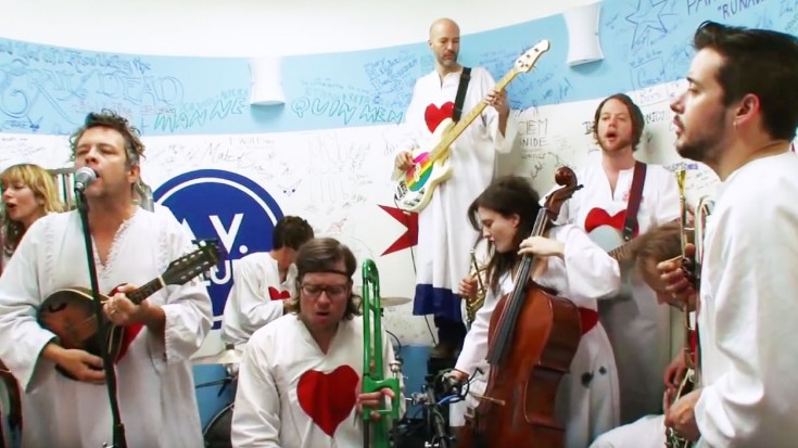 Bizarre Band Covers “Heart Of Gold” And The Result Will Shock You | Society Of Rock Videos