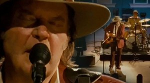 Neil Young Brings Crowd To Its Feet With Unbelievable “Old Man” Performance