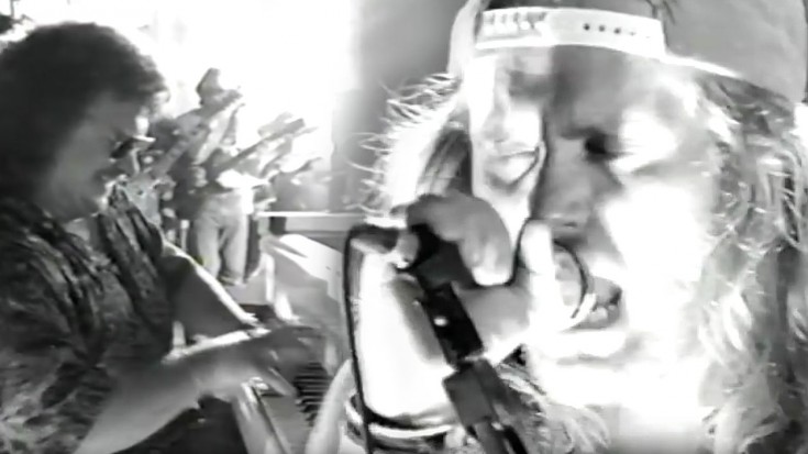 Southern Rockers Lynyrd Skynyrd Celebrate Return With Smokin’ Hot “Smokestack Lightning” | Society Of Rock Videos