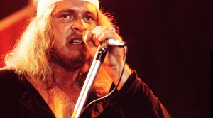 Ronnie Van Zant Sets The Record Straight With Lynyrd Skynyrd’s Scorching “I Ain’t The One”