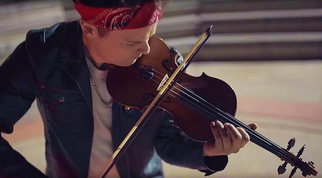 Ocean Arthur Conan Doyle progressiv AC/DC Fan Picks Up Violin, And You Won't Believe What He Does With “ Thunderstruck”
