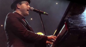 Gavin DeGraw Brings McCartney Classic “Maybe I’m Amazed” To Center Stage In Electrifying Performance