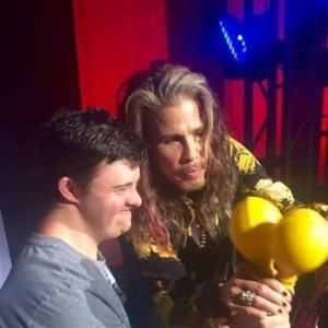 Steven Tyler Walks Up To Disabled Man — My Heart Just Melted