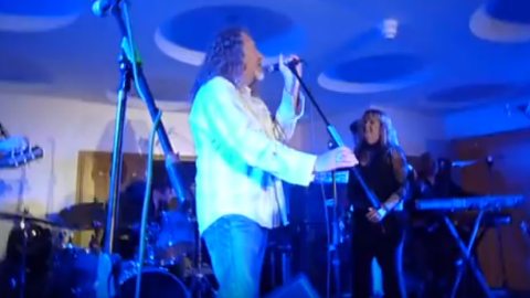 Robert Plant Crashes Band’s Show – And It’s Awesome | Society Of Rock Videos