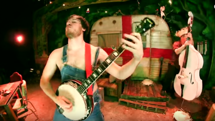 Check Out Rob Scallon’s Awesome ‘Master of Puppets’ BANJO Version | Society Of Rock Videos
