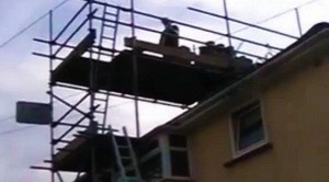 Jimi Hendrix Fan Gets On Roof At 8am – What He Does Next Leaves His Neighbors Cheering