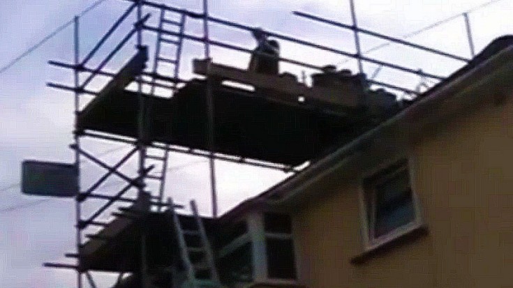 Jimi Hendrix Fan Gets On Roof At 8am – What He Does Next Leaves His Neighbors Cheering | Society Of Rock Videos