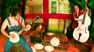 Duo’s Bluegrass Take On Metallica’s “Master Of Puppets” Is The Coolest Thing You’ll See All Day