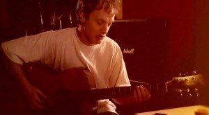 Angus Young Unlocks The Secret To “High Voltage” In Acoustic Jam – I Can’t Believe How EASY It Looks!