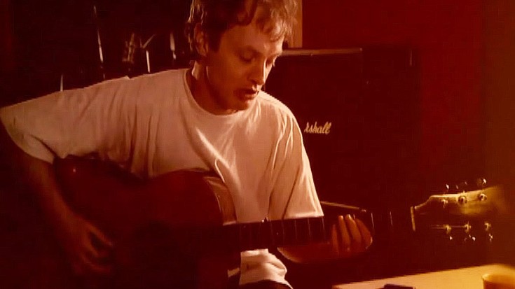 Angus Young Unlocks The Secret To “High Voltage” In Acoustic Jam – I Can’t Believe How EASY It Looks! | Society Of Rock Videos