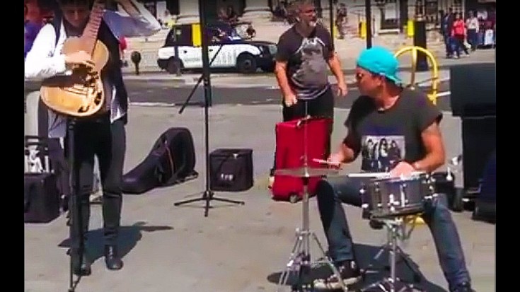 Red Hot Chili Peppers Drummer Joins Street Jam, And Makes Fan’s Entire Day | Society Of Rock Videos