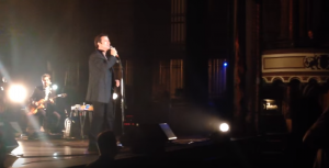 After 19 Years, Steve Perry Steps On Stage For The First Time To Sing