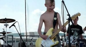 9-Year-Old Plays “Crazy Train” On Guitar – Randy Rhoads Would Be So Proud
