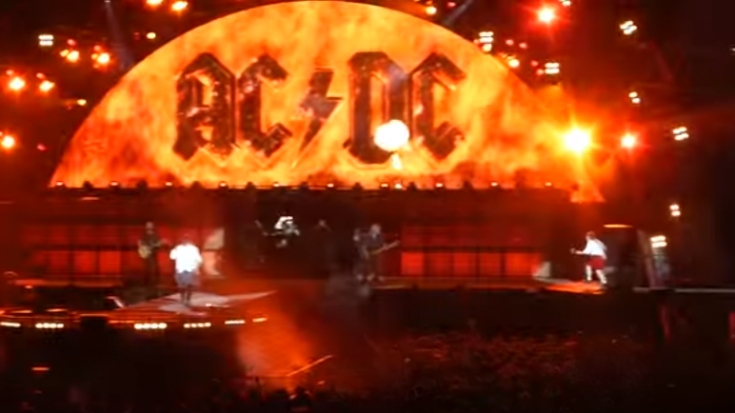 Axl Rose “Highway To Hell” Live With AC/DC- He Crushes It! | Society Of Rock Videos