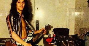 Rare Audio Surfaces Of Eddie Van Halen Shredding At Soundcheck – What Van Halen Songs Can You Spot?
