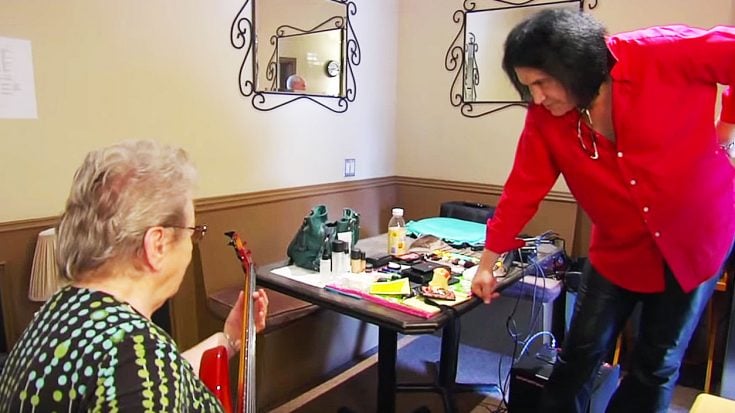 Gene Simmons Hands Bass To 83 Year Old Woman – Immediately Gets Schooled | Society Of Rock Videos