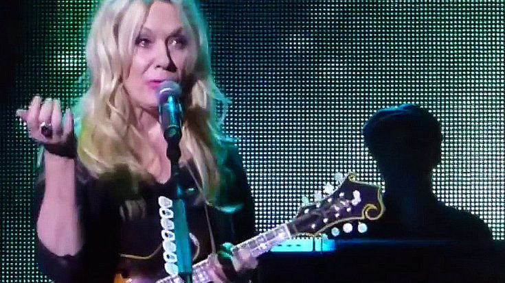 Heart’s Nancy Wilson Fights Back Tears During “These Dreams”. The Reason Why? Heartbreaking. | Society Of Rock Videos