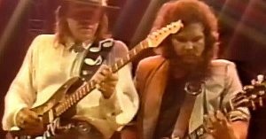 Southern Rock Meets Texas Blues When Stevie Ray Vaughan Joins Skynyrd For “Call Me The Breeze”