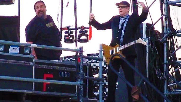 Caught On Camera: Rick Nielsen’s Pre-Show Ritual Will Get Anyone Hyped Up Before A Show! | Society Of Rock Videos