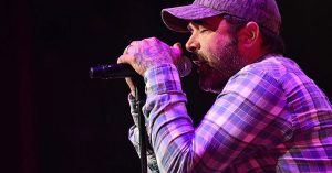 Aaron Lewis Lights Up Atlanta With Fiery “Saturday Night Special” Tribute To Lynyrd Skynyrd