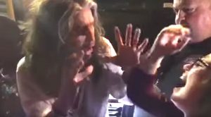 Steven Tyler Is Stopped By 14-Year-Old Fan In Parking Lot | Immediately Joins Her For Impromptu Duet