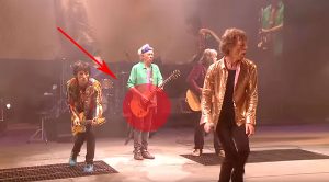 Listen To This Crowd When Keith Richards Starts Playing “I Can’t Get No Satisfaction”