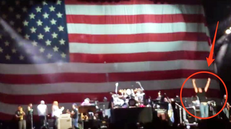 Kid Rock Stops Mid-Song To Slam Colin Kaepernick’s Controversial National Anthem Protest | Society Of Rock Videos