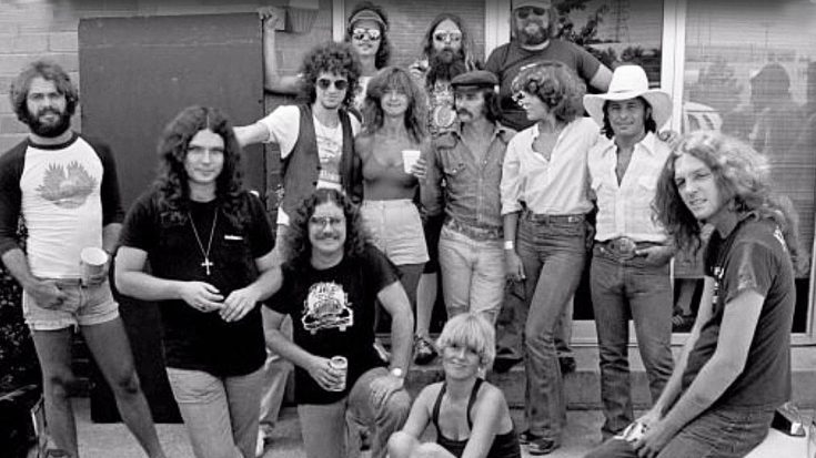 Flashback: Skynyrd Gets A Little Help From Their Friends For An All Star Jam Of J.J. Cale’s “Cocaine” | Society Of Rock Videos