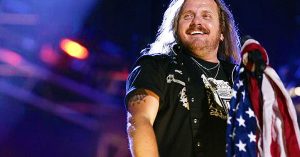 Skynyrd Rocks With Epic “Sweet Home Alabama” Singalong, But Wait ‘Til You See Their Special Guest!
