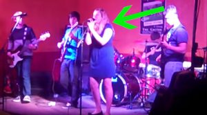 Band Crashes Stage And Slays Cover Led Zeppelin’s “Kashmir”—The Singer Is Phenomenal!