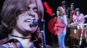 Keep Your Eye On Terry Kath During Chicago’s Performance Of “25 or 6 to 4”