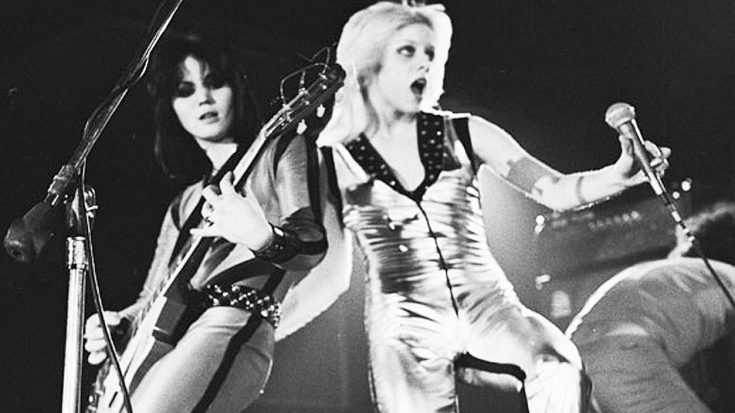 The Runaways Proved That They Were A Force To Be Reckoned With | ‘Cherry Bomb’ Live 1977 | Society Of Rock Videos