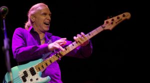 Billy Sheehan Performs The Most Explosive Bass Solo You Will Ever See!