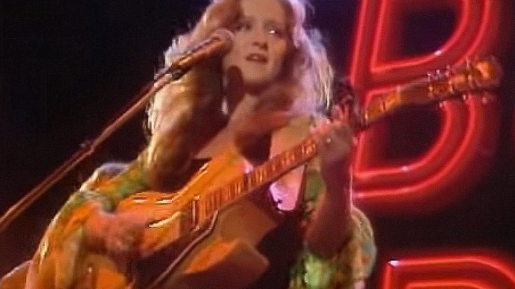 28-Year-Old Bonnie Raitt Crashes Late Night TV, And Dazzles With Fiery Take On Del Shannon’s “Runaway” | Society Of Rock Videos