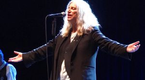 Patti Smith Pays Homage To Oakland Fire Victims With Emotional Performance Of “Peaceable Kingdom”